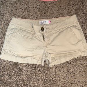 Khaki shorts size 5 juniors fits like a 2-4